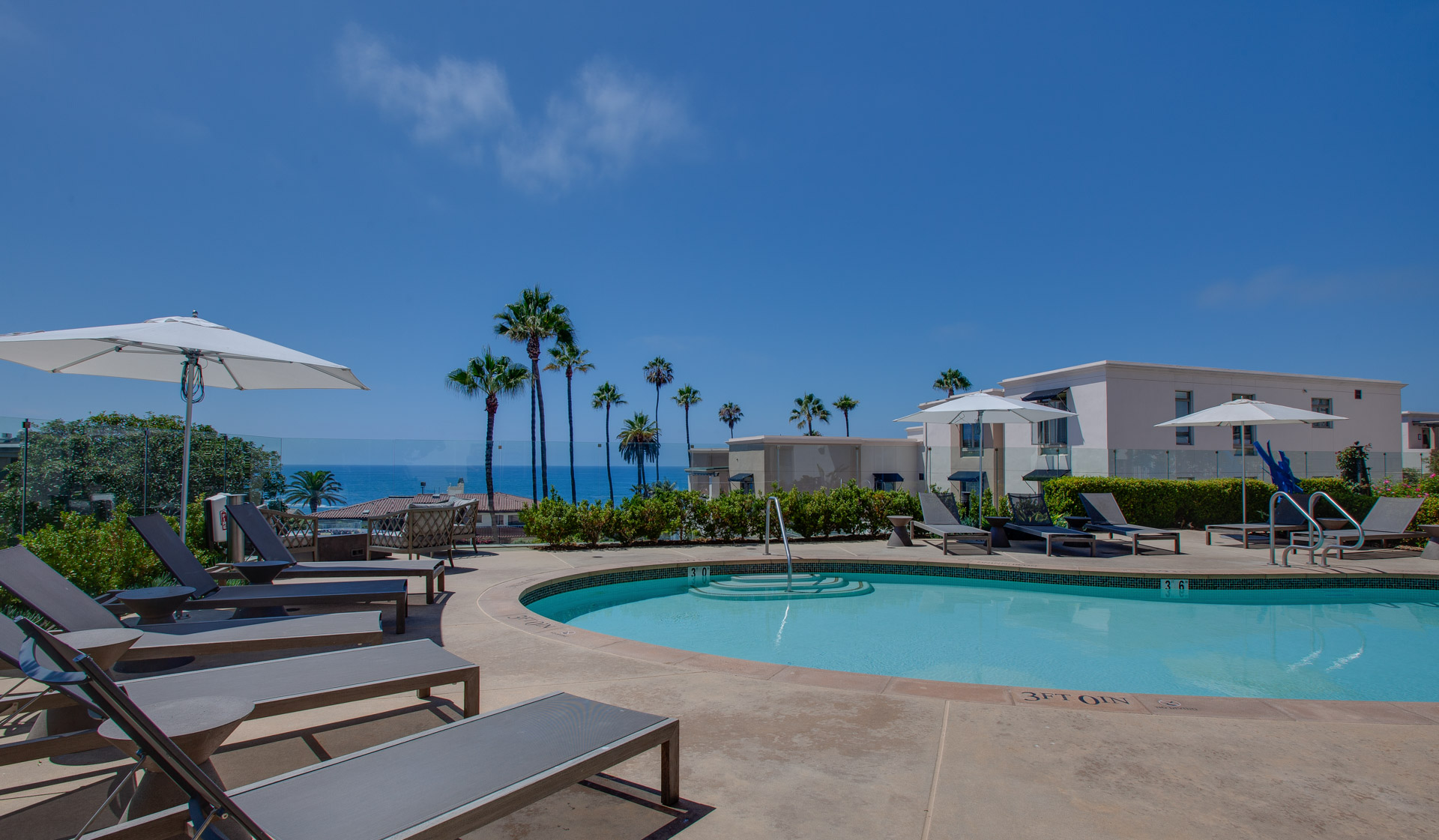 Ocean House Apartments - La Jolla, CA -pool and Ocean View